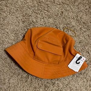 NWT Lululemon On My Level Bucket Hat with a pocket M/L